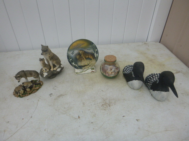 lot 72 image: Wildlife FigurinesDcor