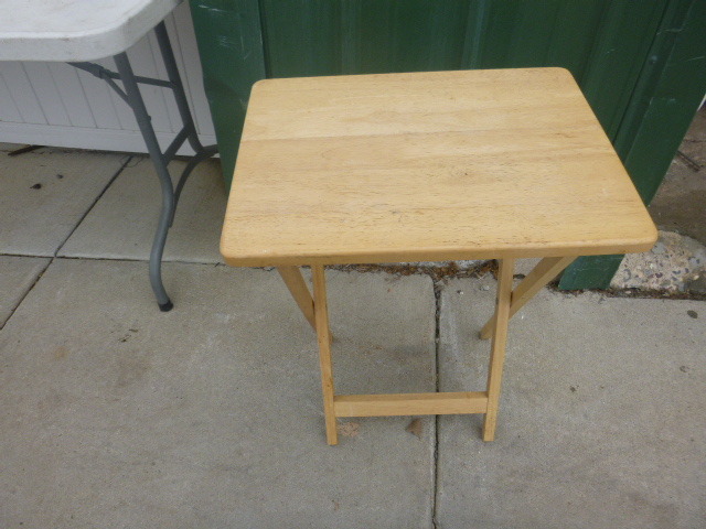 lot 85 image: TV Tray