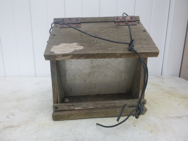lot 86 image: Bird Feeder