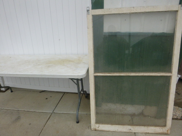 lot 101 image: Storm Window