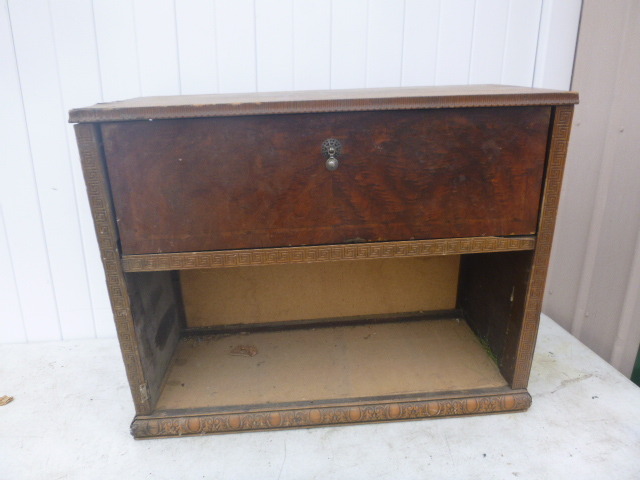 lot 106 image: Vintage Cabinet