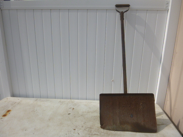 lot 133 image: Old Snow Shovel