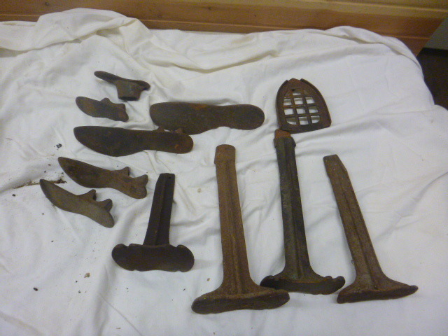 lot 152 image: Miscellaneous Cobbler Tools