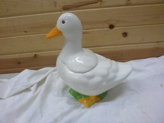 lot 157 image: Goose Cookie Jar