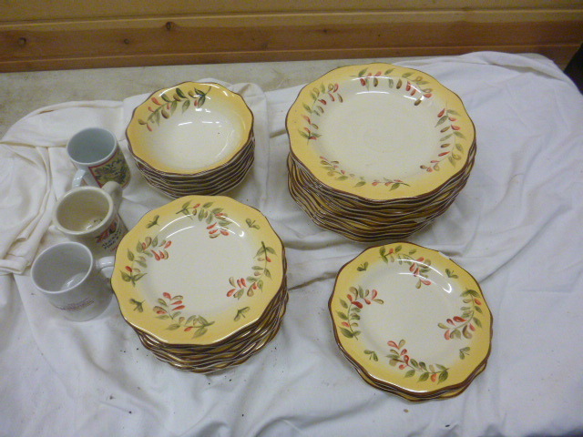 lot 164 image: Miscellaneous Dinnerware
