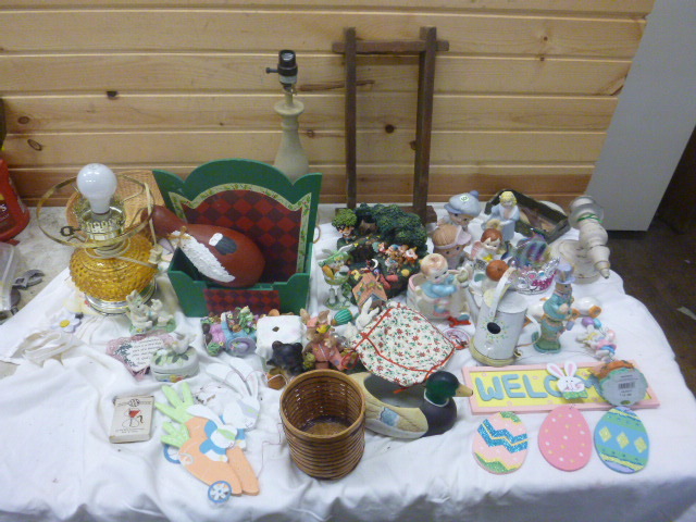 lot 165 image: Miscellaneous Knick-Knacks