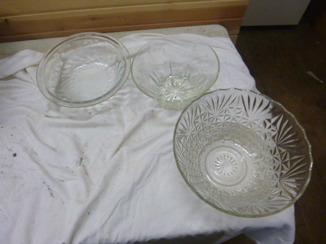 lot 166 image: 3 Glass Bowls