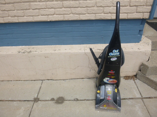 lot 170 image: Bissell Carpet Cleaner