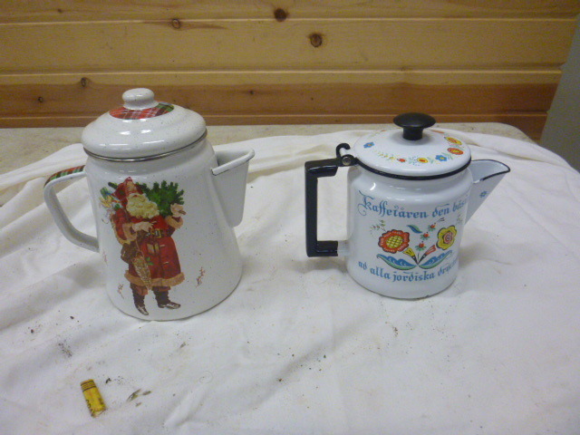 lot 172 image: 2 Coffee Pots