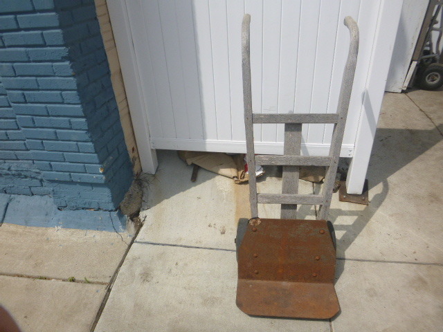 lot 188 image: Dolly Cart
