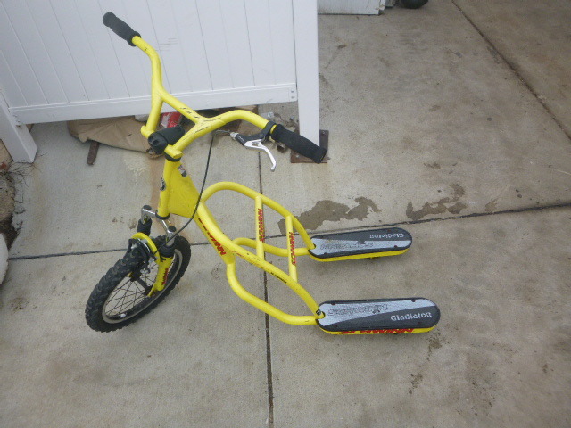 lot 190 image: Schwinn Scooter Gladiator