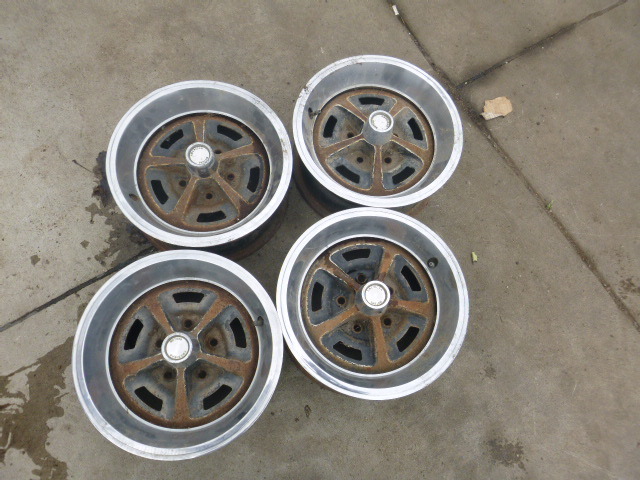 lot 197 image: 4 AMC 15 Rims