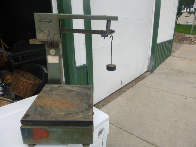lot 3 image: Vintage Howe Richardson Scale XL