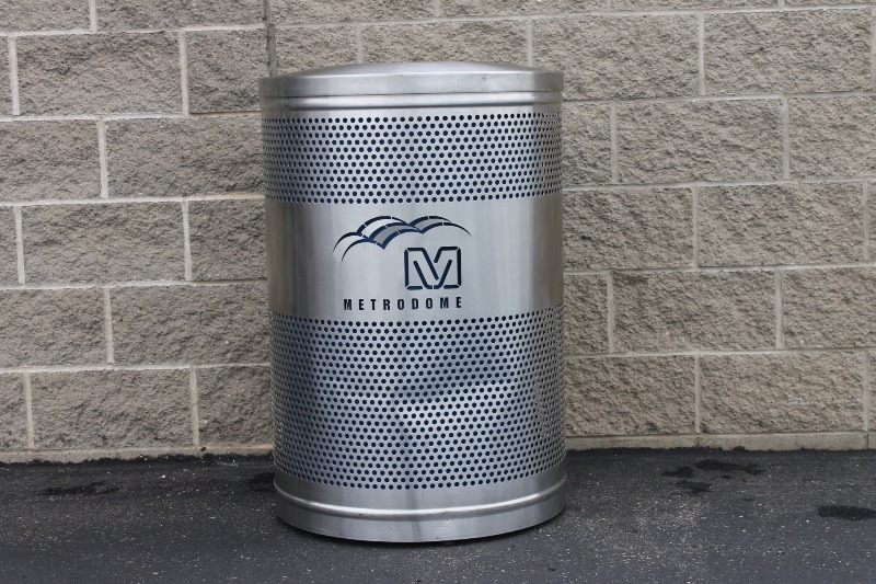 lot 9 image: COLLECTOR Metrodome Trash Can