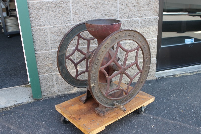 lot 8 image: Vintage Coffee Grinder