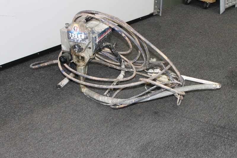 lot 19 image: Graco 190ES electric paint sprayer