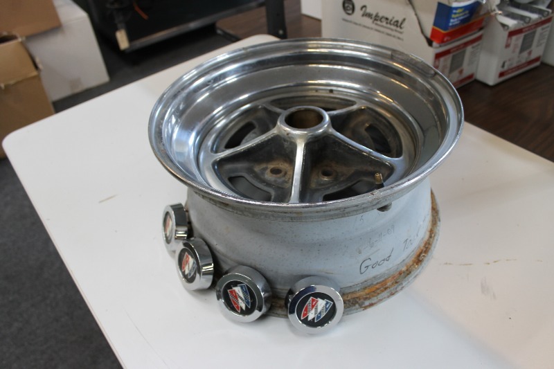lot 20 image: Buick Rim and Center Pieces