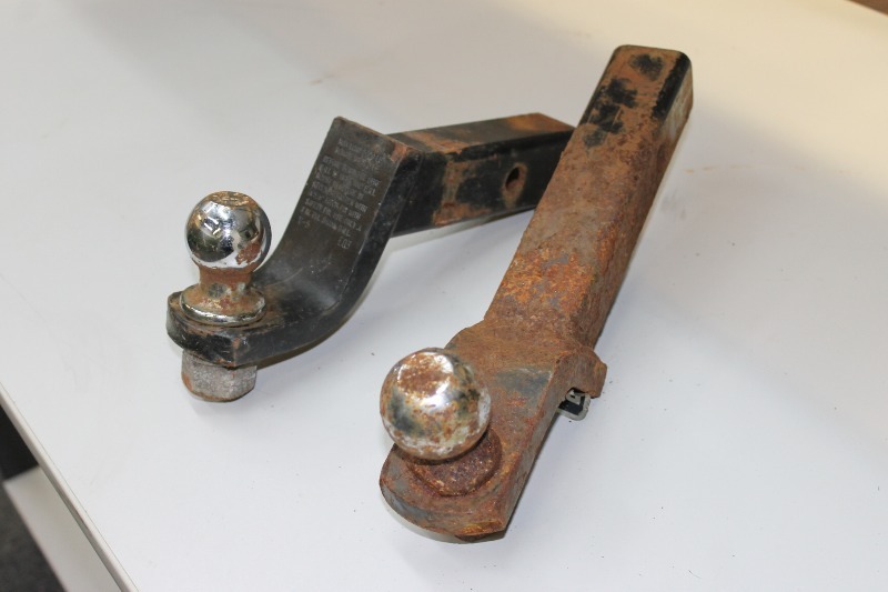 lot 31 image: Receiver Hitches
