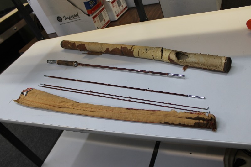lot 34 image: VINTAGE Bamboo Fishing Rod