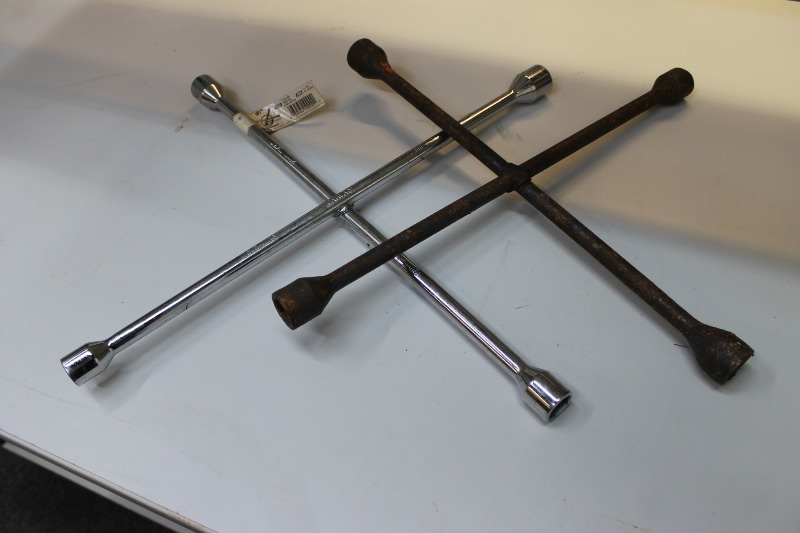 lot 36 image: Lug Wrenches
