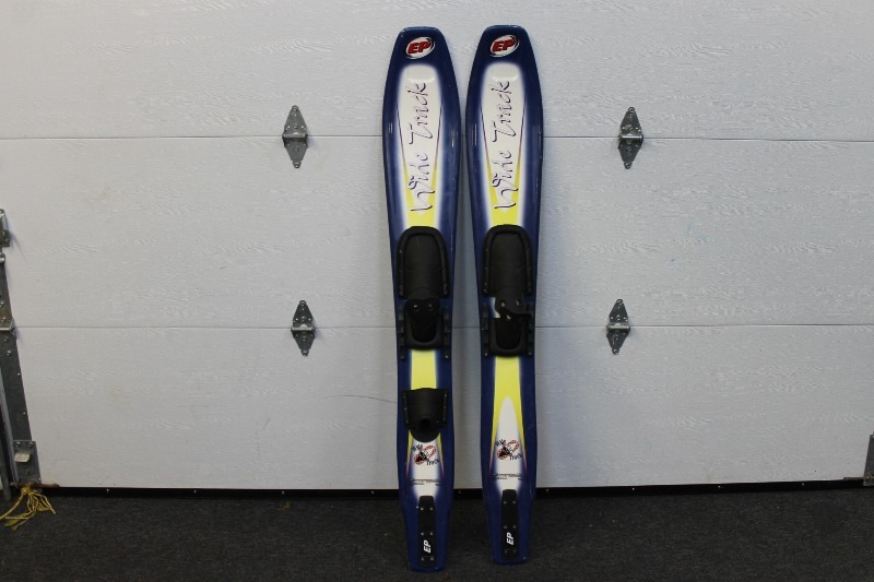lot 38 image: Water Skis