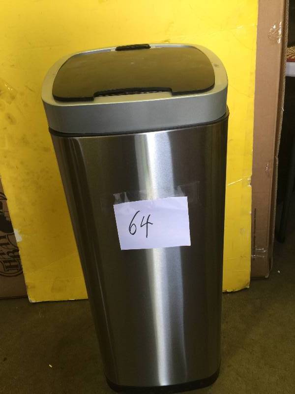 lot 64 image: HDX  80 L Trash Can