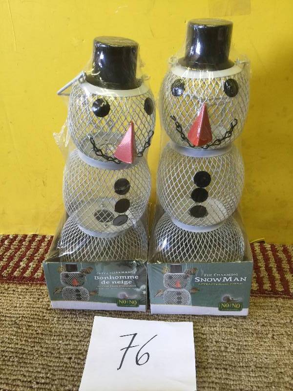 lot 76 image: Lot of 2 Snowman Bird Feeders