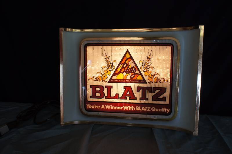 lot 20 image: Blatz Curved Back Lighted Sign