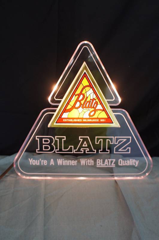 lot 29 image: Blatz Triangle Shaped Light