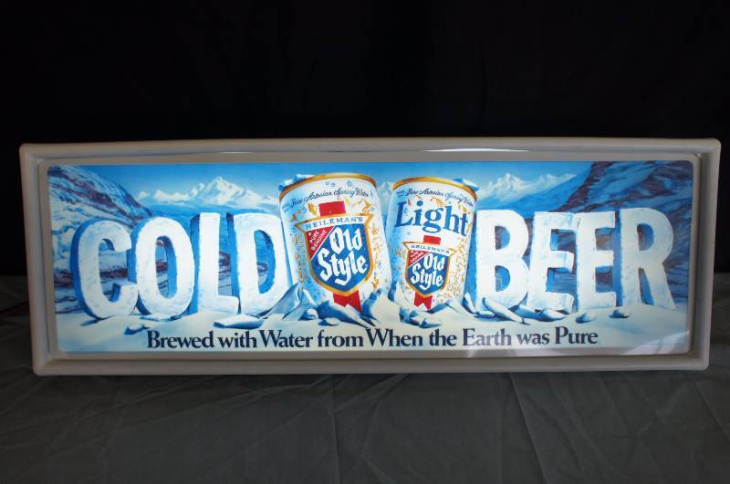 lot 3 image: Old Style Beer Lighted Sign