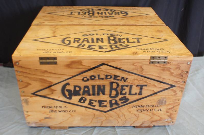 lot 5 image: Grain Belt Wooden Case