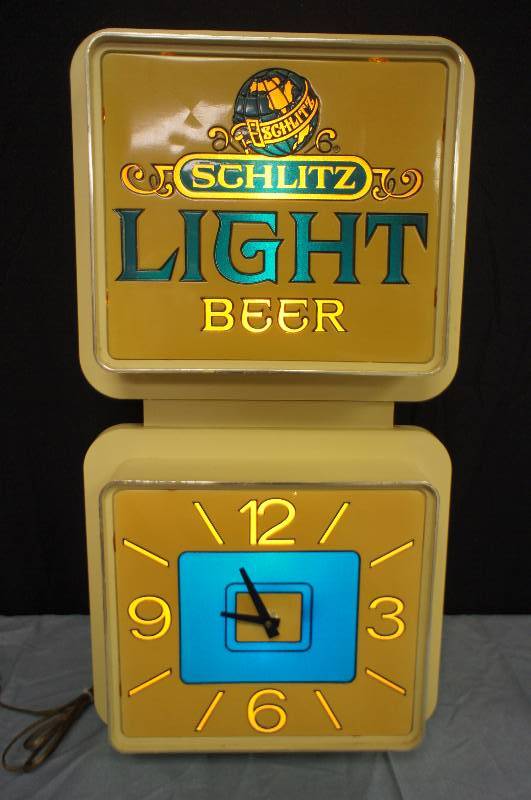 lot 69 image: Schlitz Beer Lighted Clock
