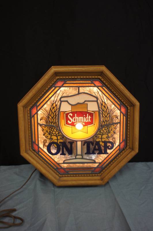 lot 74 image: Schmidt On Tap Lighted Sign