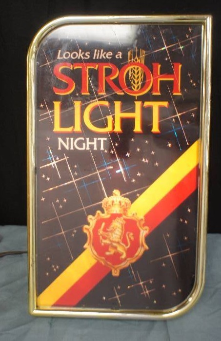 lot 84 image: Strohs Light Beer Lighted Sign