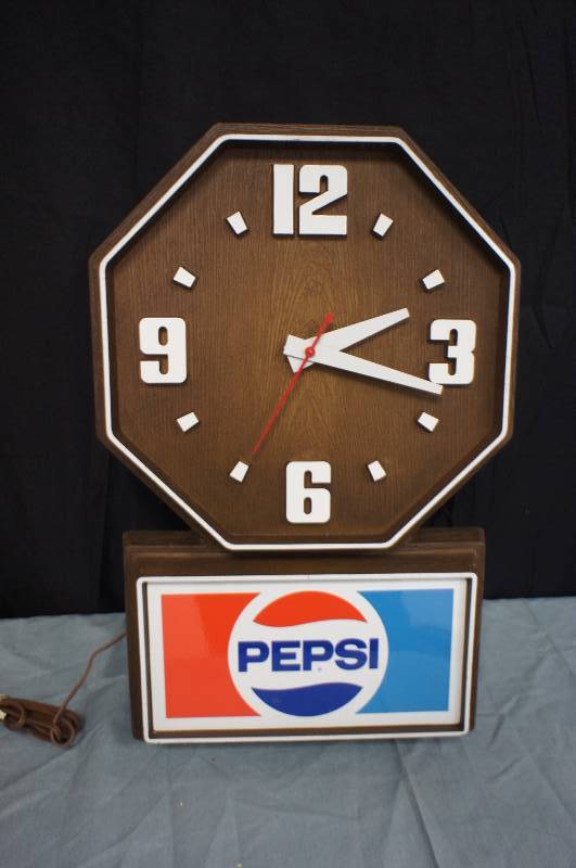 lot 86 image: Pepsi Electric Clock