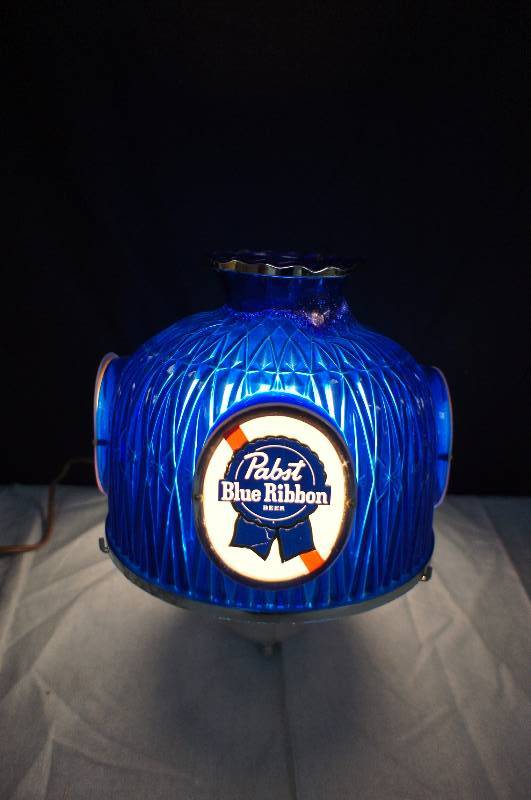 lot 88 image: Pabst Beer Wall Sconce