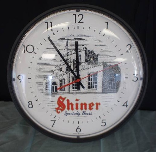 lot 62 image: Howard Miller Shiner Bock 14 Round Clock