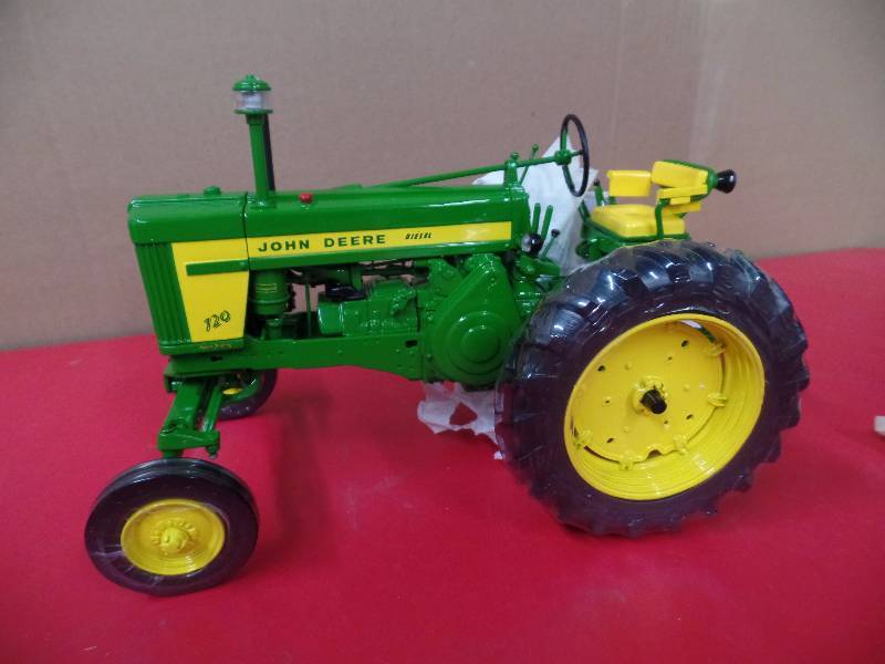 Model 720 Tractor