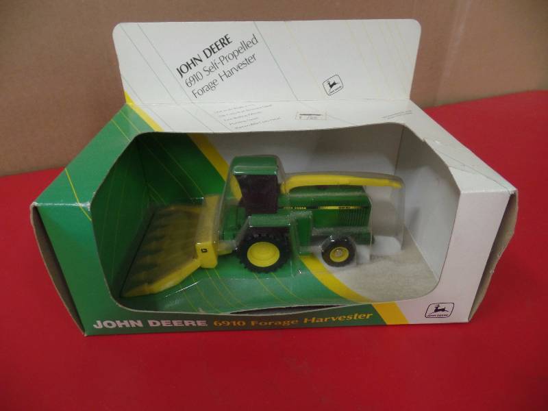 6910 Forage Harvester