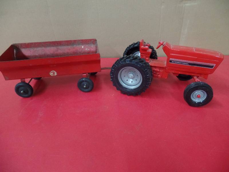 Tractor & Wagon