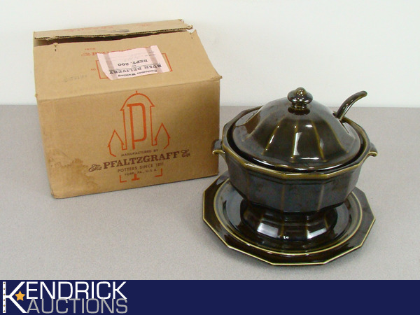 Mint Condition NOS Vintage Pfaltzgraff 2 12 Qt. Soup Tureen