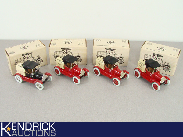 4 Ertl 125 Scale 1918 Ford Model T Runabout Die Cast Car Banks