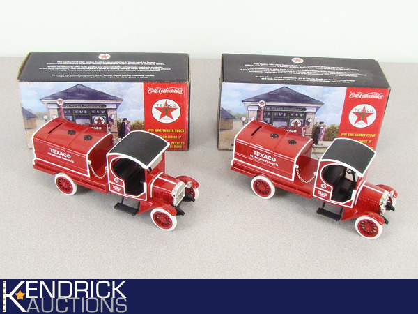 2 Ertl Collectibles 125 Scale 1919 GMC Texaco Tanker Truck Banks