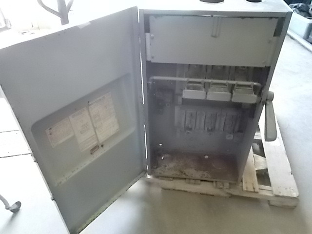 lot 16 image: Gould 400 Amp Safety Switch Box...