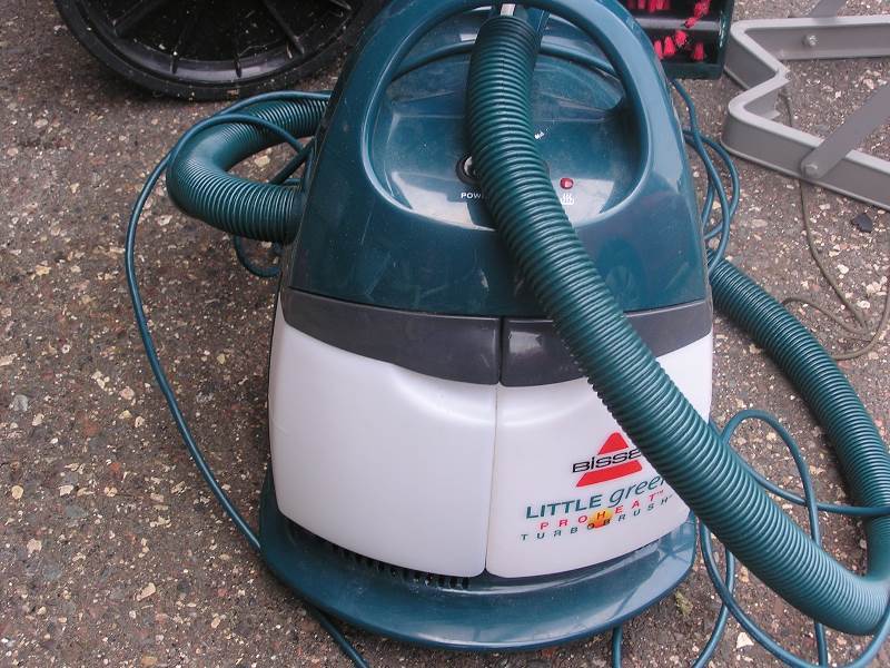 BISSELL CARPET MACHINE