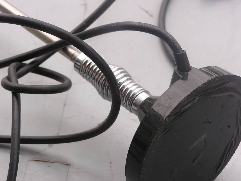 C.B. ANTENNA FOR CAR ROOFS