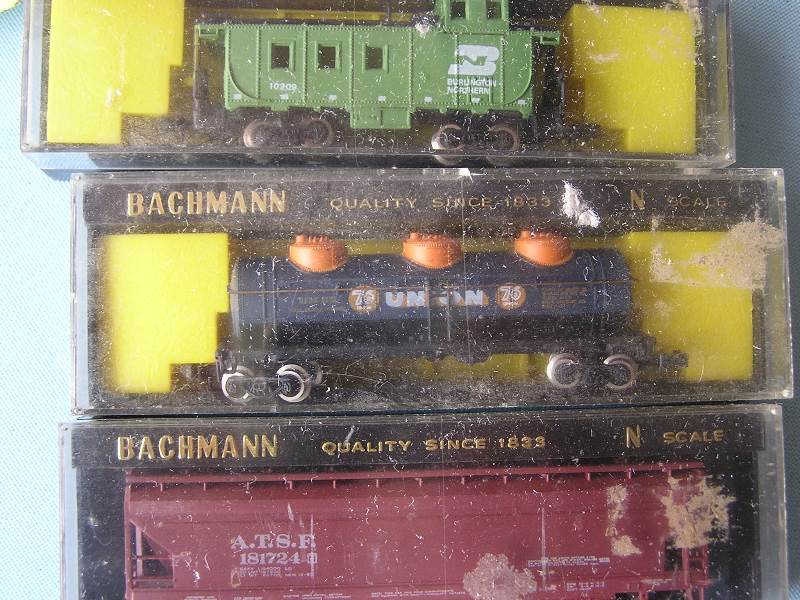 N GAUGE MODEL TRAIN CARS LOT OF 3