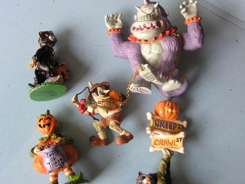 CREEPY HOLLOW HALLOWEEN FIGURINES