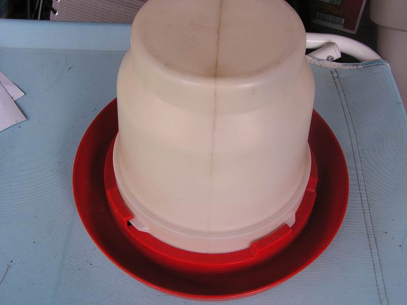 CHICKEN FEEDER 