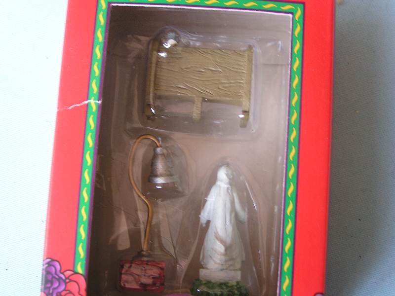 MERVYNS CALIFORNIA ACCESORY NEW